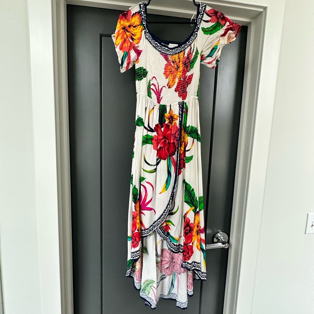 Stunning high low maxi dress in a tropical print! Vici collection size small